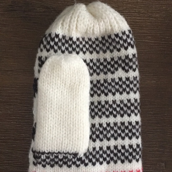 Fleece lined mittens with bows - Picture 4 of 5